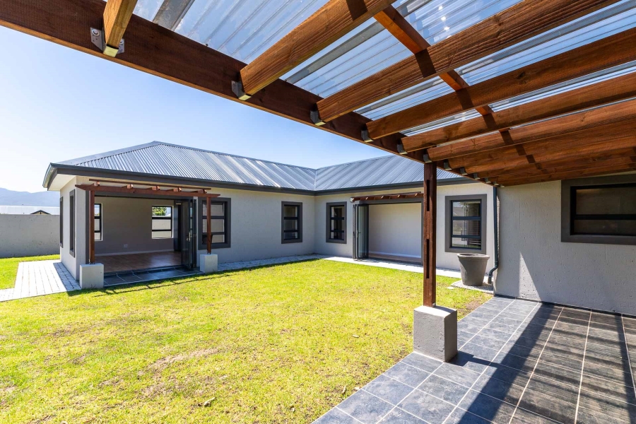 4 Bedroom Property for Sale in Kraaibosch Western Cape